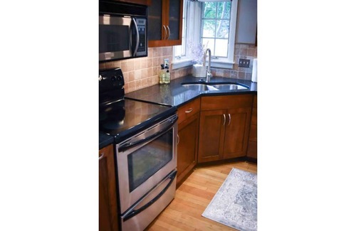 South Kansas City House | 3BD 2BA Prestigious Neighborhood Monthly Rental! Fully Fenced & Garage!