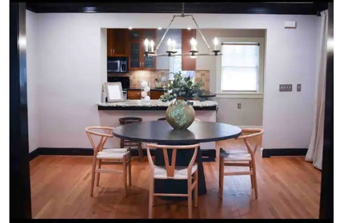 South Kansas City House | 3BD 2BA Prestigious Neighborhood Monthly Rental! Fully Fenced & Garage!