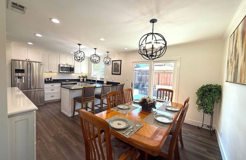 Concord House | 3bd/2ba Remodeled Luxury Home + Steam Shower!