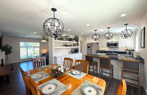 Concord House | 3bd/2ba Remodeled Luxury Home + Steam Shower!