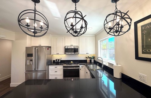 Concord House | 3bd/2ba Remodeled Luxury Home + Steam Shower!