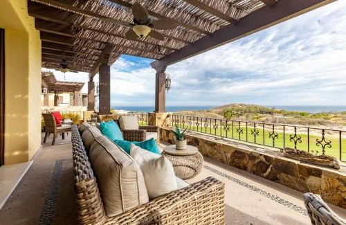 San Jose del Cabo Apartment | 3BD Golf Front Beach Club and Hot Tub in PLC