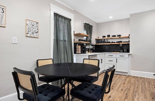 Peoria House | 3BD Home 5 Mins from OSF | Ideal for Nurses