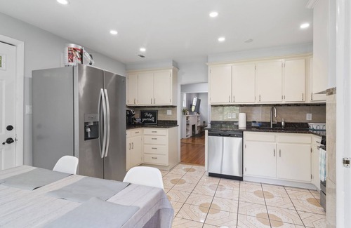 Silver Spring House | 3Bd House Walk to DC Metro