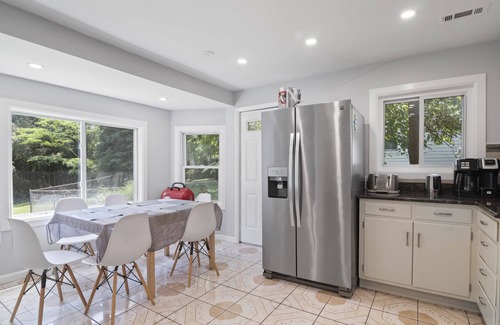 Silver Spring House | 3Bd House Walk to DC Metro