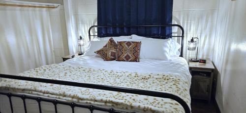 Page House | 3Bd, King, Brkfst, Large TVs, WD, Sleeps 11, BBQ