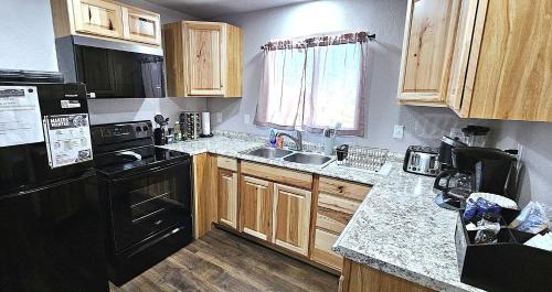 Page House | 3Bd, King, Brkfst, Large TVs, WD, Sleeps 11, BBQ