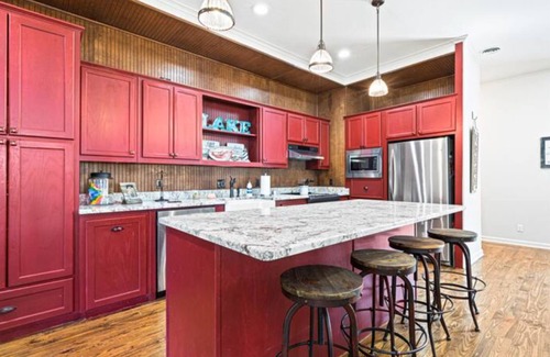 Quinlan House | 3BD Lakefront Escape | Private Dock | Games