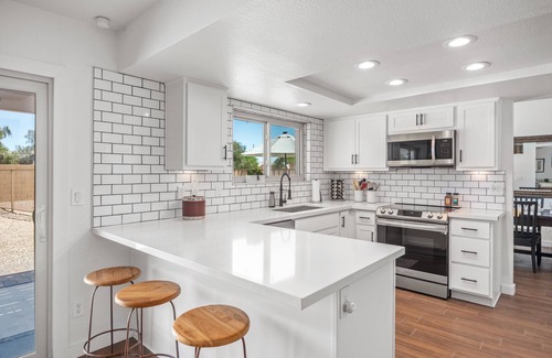 Paradise Valley Village House | 3bd Luxury Family Oasis ~ Pool ~ RV Parking