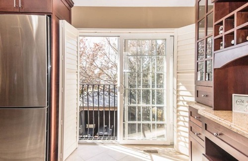 Guelph House | 3bd McArthur · Executive 2500 sqft Bungaloft w/ Fp