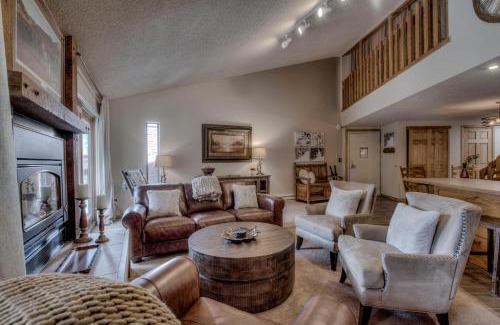 Four O'Clock House | 3bd Ski-in Top Floor &Walk to Main Street