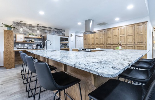 Bella Vista House | 3bd Tranquil Lakefront Escape, Private Dock