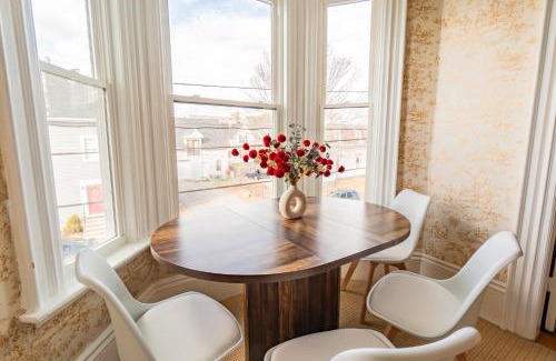 Salem Apartment | 3BDR 2BA Downtown Salem with Parking