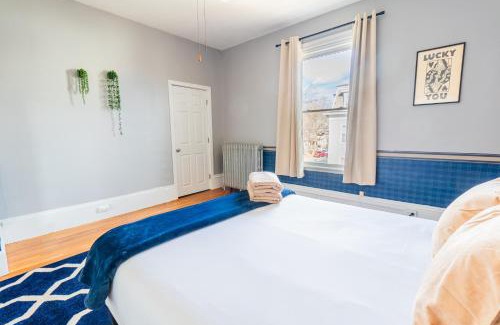 Salem Apartment | 3BDR 2BA Downtown Salem with Parking