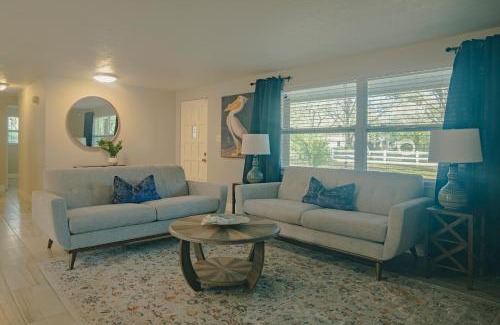 Greater Northdale House | 3bdr 2bth Lake Home close to all