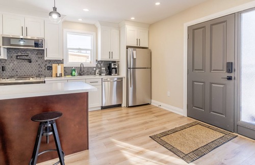 Hamilton Apartment | 3BDR BBQ Smart TV Main Floor Unit Hamilton