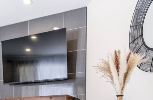 Hamilton Apartment | 3BDR BBQ Smart TV Main Floor Unit Hamilton