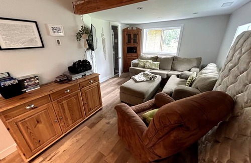 Petit-Lac-Long Ski Chalet | 3Bdr lakefront renovated chalet in Laurentians, 1hr north of Montreal