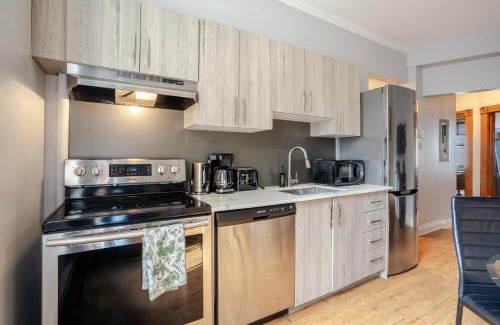 Downtown Montreal Apartment | 3BDR Penthouse, Rooftop and BBQ in Crescent