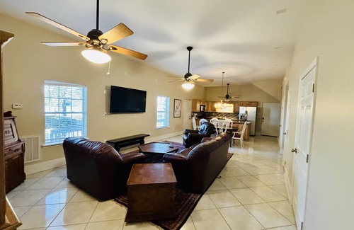 Lincoln House | “3bdrm Barn Apt” @ Sunset Pointe