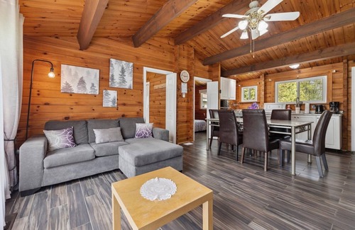 Brechin House | 3bdrm Cottage at Lake Simcoe