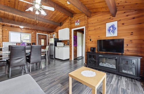 Brechin House | 3bdrm Cottage at Lake Simcoe