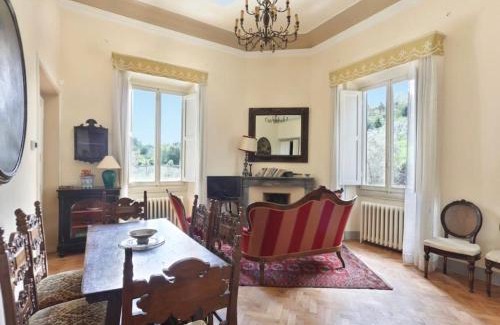 Oltrarno Apartment | 3bdrm luxury Apartment in Tuscan Villa,Private Estate, shared Swimmingpool