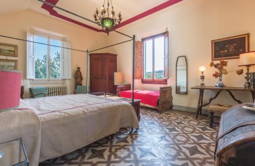 Oltrarno Apartment | 3bdrm luxury Apartment in Tuscan Villa,Private Estate, shared Swimmingpool