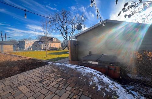Cedar Falls House | 3Bed 2Bath Outdoor Oasis, Fenced Yard, HOT TUB!