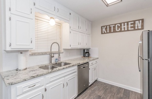 Keller House | 3Bed/2Bath Ranch Home in the Heart of Keller