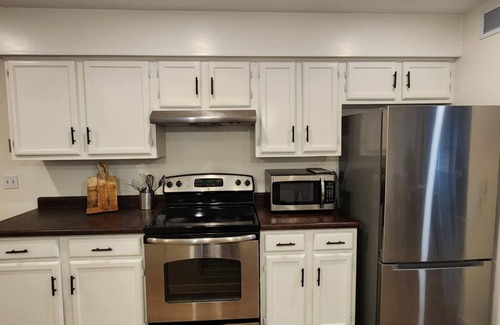 Roscoe House | 3Bed 3 Bath Home with Indoor Pool -Your Perfect Getaway!nnn