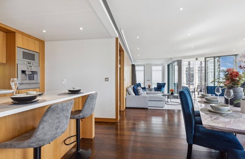 Holborn and Covent Garden Apartment | 3Bed & 3Bath Apt with 2x Balconies