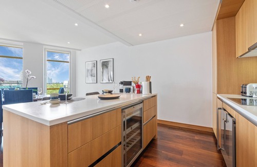 Holborn and Covent Garden Apartment | 3Bed & 3Bath Apt with 2x Balconies