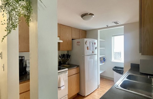 Pontiac Condo | 3Bed Fully Furnished Long Term