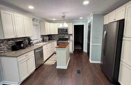 Albertville House | 3bed house in Albertville just 3 minutes away from Sand Mountain Amphitheater!