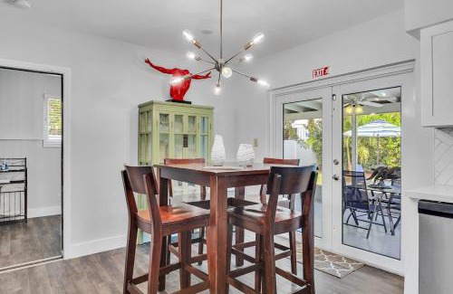 Survey Creek House | 3Bed Modern Home Family Friendly Heated Pool