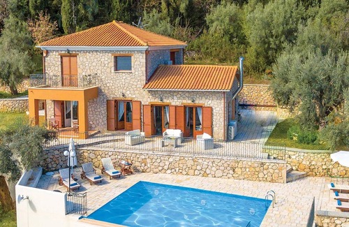 Perigiali Villa | 3bed villa with private pool and pool towels.