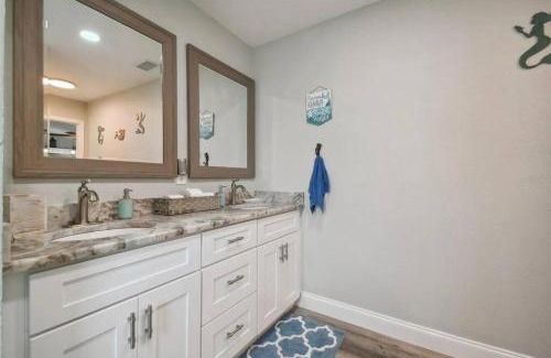 Spring Hill House | 3bed3bath Waterfront Home with an Amazing View!
