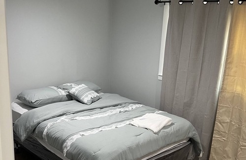 Chatham House | 3bedrooms 1bath.