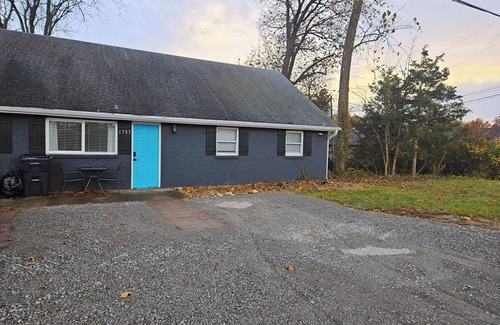 Columbia House | 3BR/1.5BA Cozy, Affordable Retreat in Columbia, 10-min from Mizzou
