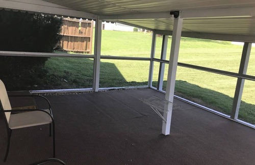 Zanesville House | 3BR/1BA North End - Walk to the Hospital!
