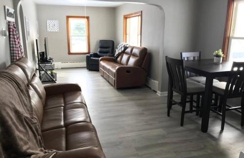 Zanesville House | 3BR 1BA North End Walk to the Hospital