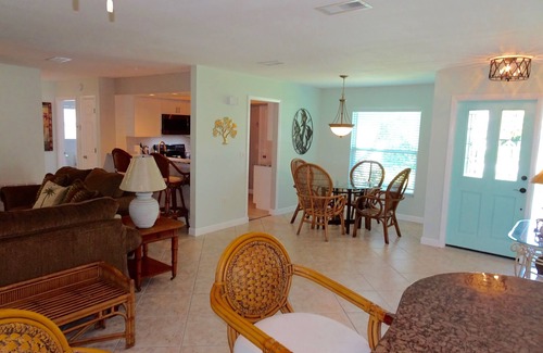 Bradenton House | 3Br/2 Ba/2 car Garage Close To Beaches, IMG, Robinson Preserve &