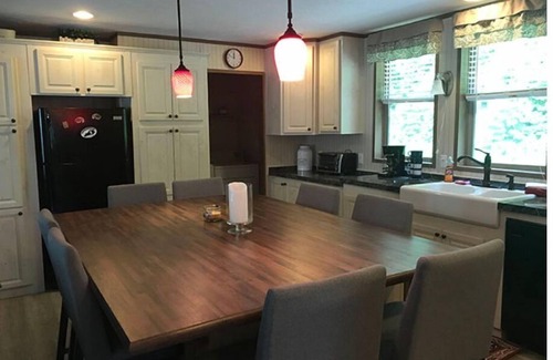 Lejunior Cabin | 3BR, 2 Bath house with full kitchen, living room, and hot tub.