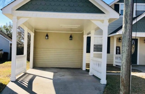 Leesville House | 3BR/2B in the heart of Leesville, Southern Comfort