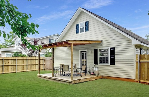 Leesville House | 3BR/2B in the heart of Leesville, Southern Comfort