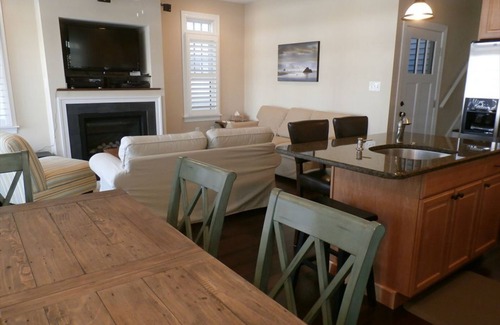 South End Condo | 3BR/2BA 1st Floor Beach House at 4641 West Ave - 2 Blocks from the Beach!