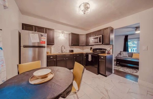 St. James House | 3BR/2BA BBQ Patio Family-Friendly & Clean