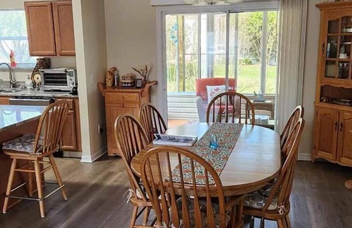 Woodbury House | 3BR 2Ba in Maplesong