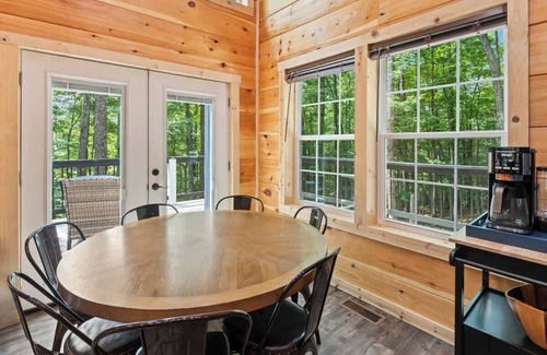 Zoe Cabin | 3BR 2BA w/King Bed/Hot Tub in Heart of RRG
